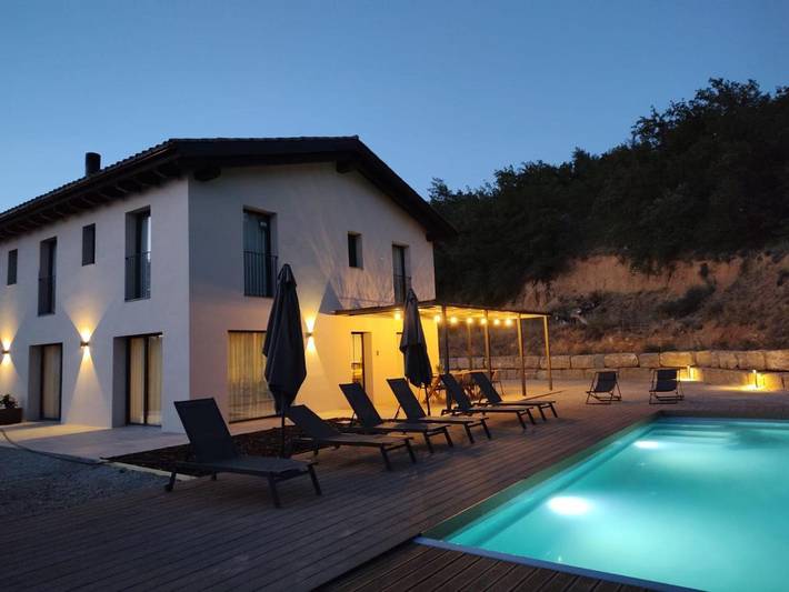 Casa rural para 14 personas, con piscina y vistas además de vistas al lago y jardín en Pallars Jussà - 2