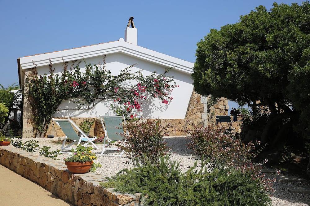 Detached house with beautiful sea view terrace in Porto Ainu, Baia Sant'Anna