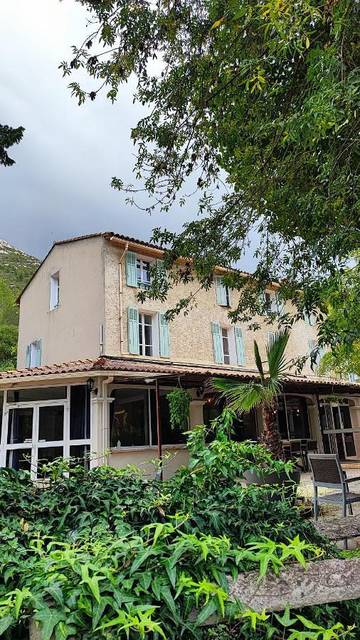 Hôtel pour 2 personnes, avec jardin ainsi que terrasse et vue, animaux acceptés à Gémenos