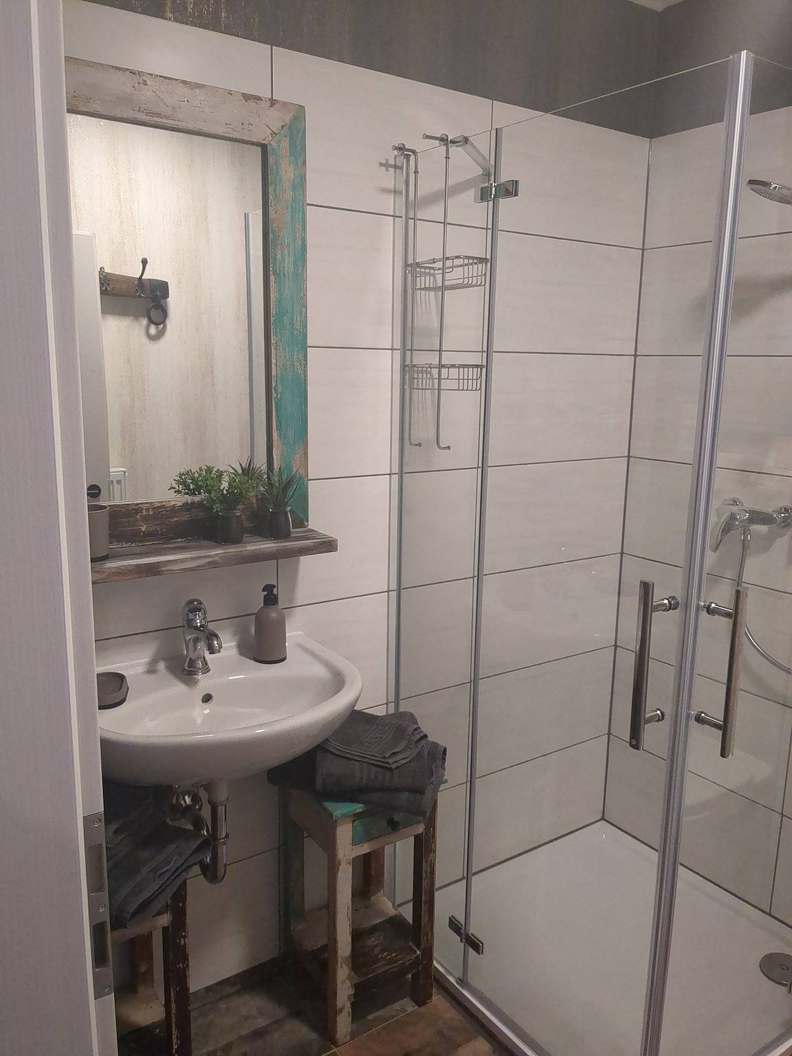 Entire studio, Lovely Room with Private Bath and Wi-Fi in Heiligenstedten in Heiligenstedten, Kreis Steinburg