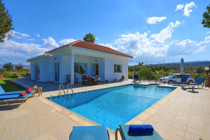 Bungalow für 6 Personen, mit Terrasse und Garten sowie Ausblick auf Zypern