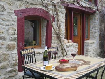 Gîte pour 4 personnes, avec terrasse et vue à Viscomtat