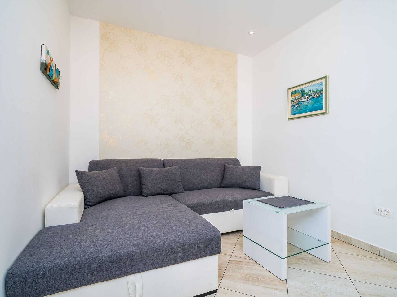 Ganze Wohnung, Apartment Villa Palma- Two Bedroom Apartment with Terrace and Sea View ( Apartman 4) in Mlini, Dubrovnik-Neretva