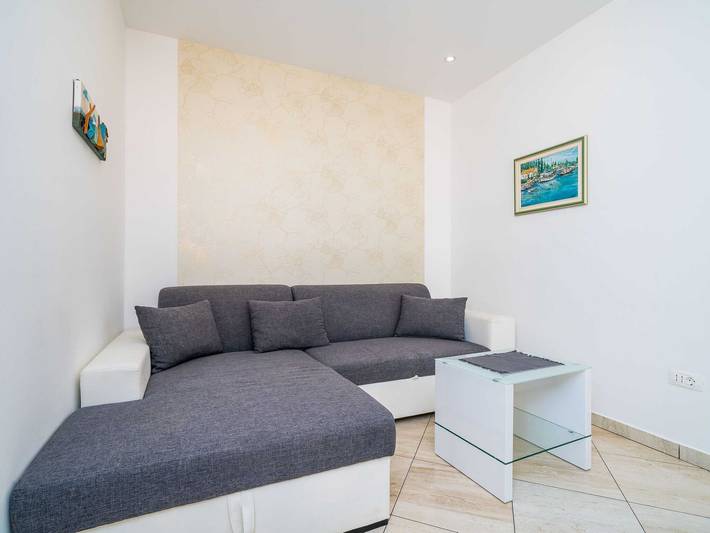 Ganze Wohnung, Apartment Villa Palma- Two Bedroom Apartment with Terrace and Sea View ( Apartman 4) in Mlini, Dubrovnik-Neretva