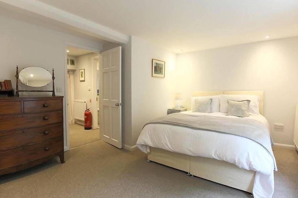 Hare House, pet friendly, with open fire in Chipping Norton in Chipping Norton, Oxfordshire