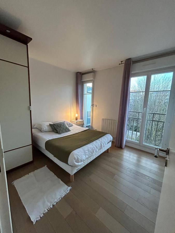 Appartement entier, Apartment with City View in Chessy, Seine-et-Marne