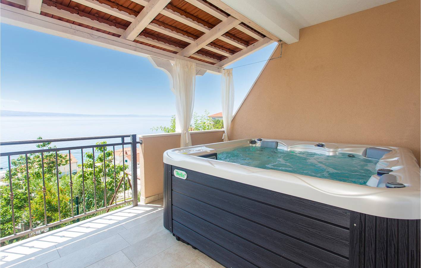 Ganze Ferienwohnung, Charmante Unterkunft, 1,5 km vom Strand entfernt: Gemütliches Apartment mit WLAN, Terrasse und Parkplatz in Jesenice, Split-Dalmatien