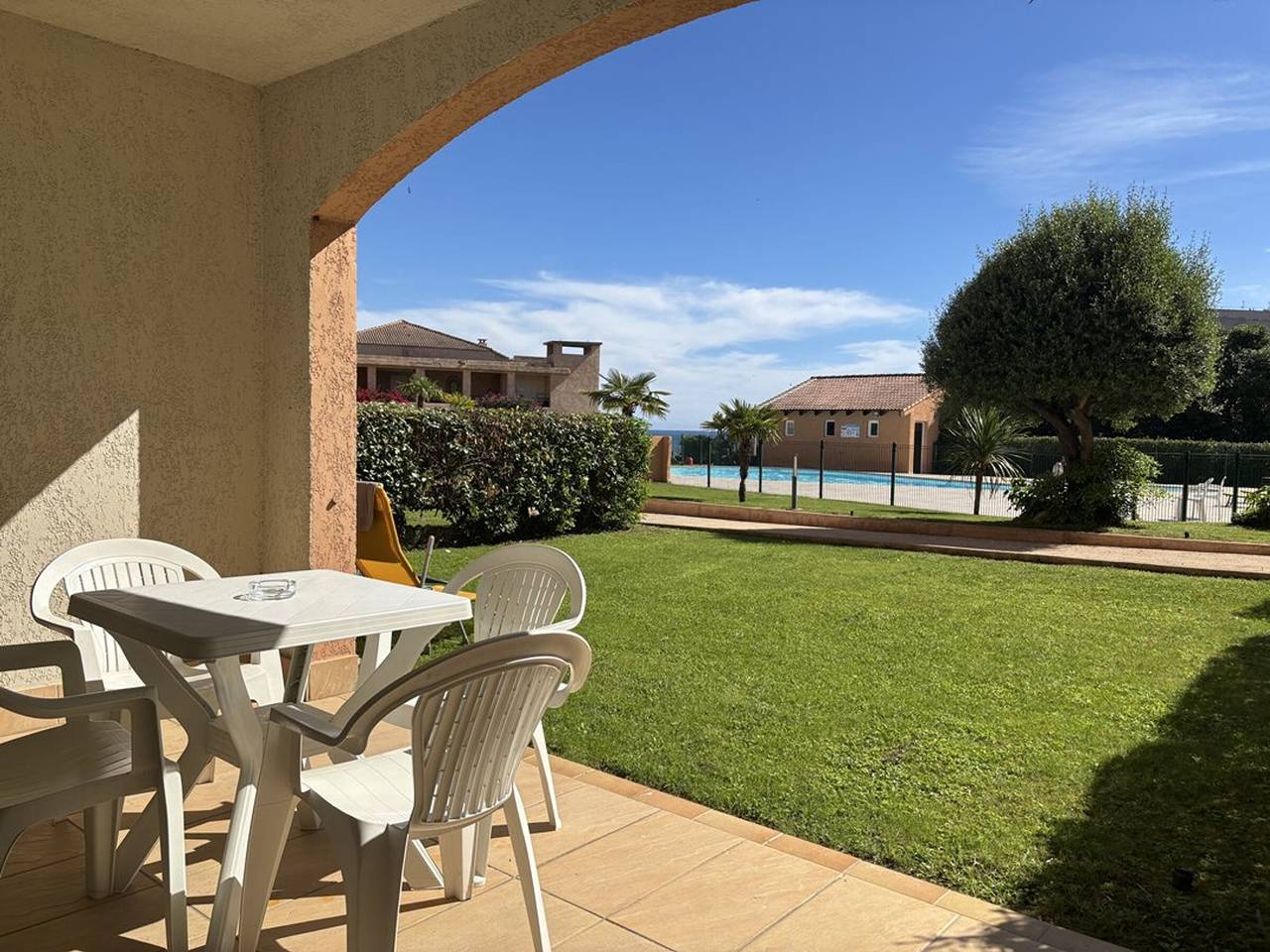 Apartamento entero, Estudio en Solenzara con piscina, jardín, cerca de playa y puerto in Sari-Solenzara, Distrito de Sartène