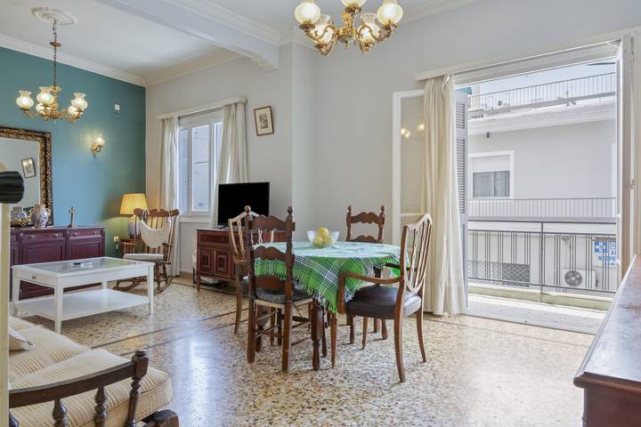 Appartement entier, Appartement 'Family, Enjoy Athens, Apt 90 Cm' avec jardin privé, Wi-Fi et climatisation in Section centrale d'Athènes, Athènes
