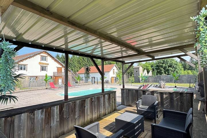 Maison de vacances pour 8 personnes, avec Terrasse ainsi que Jardin et Piscine à Le Thillot