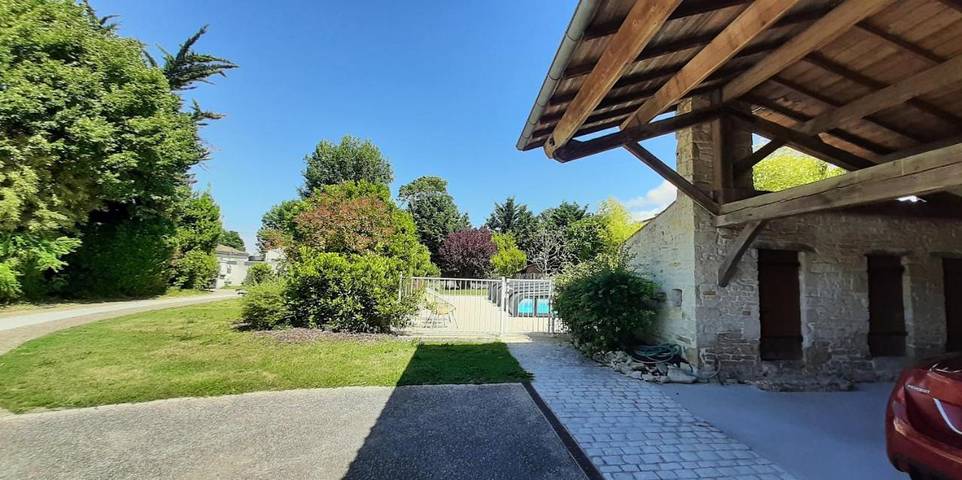 Location de vacances pour 3 personnes, avec piscine et vue ainsi que terrasse et jardin, adapté aux familles à Sainte-Soulle - 3