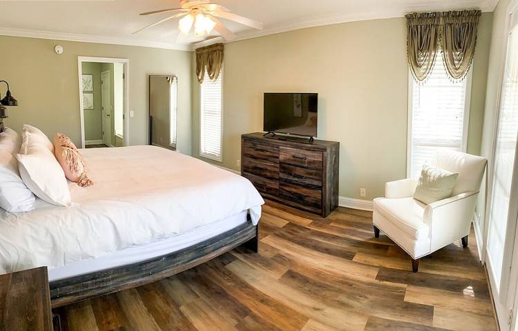 Vacation rental for 16 people, with yard in Lake Sinclair