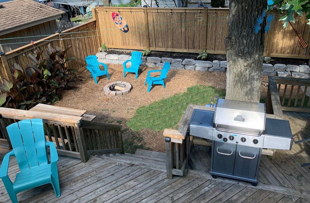 Big Deck - 3 Minuten zu Fuß zum Grand Bend Beach (4 Schlafzimmer, 11 Personen, Parkplatz für 5) in Grand Bend, ON, Huronsee (Kanada)