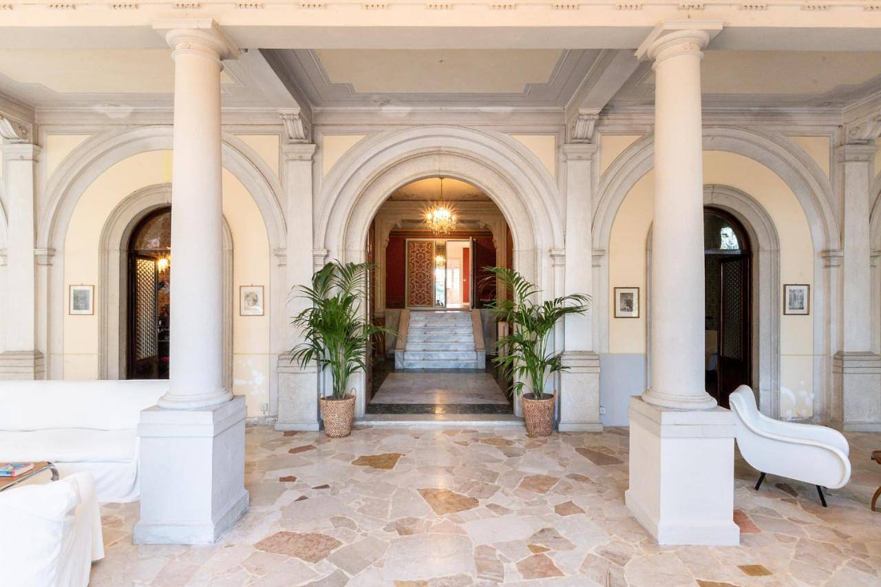 Villa Excelsior Dimora Liberty con Accesso al Lago in Maderno, Toscolano-Maderno