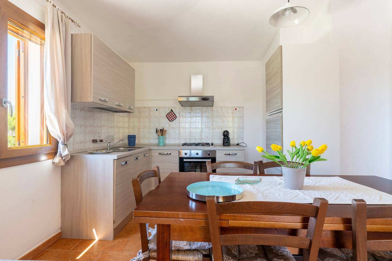 Ganze Wohnung, Apartment „Casa delle Mimose mit Terrasse“ mit privater Terrasse, Wlan und Klimaanlage in Buoncammino, Ogliastra Provinz