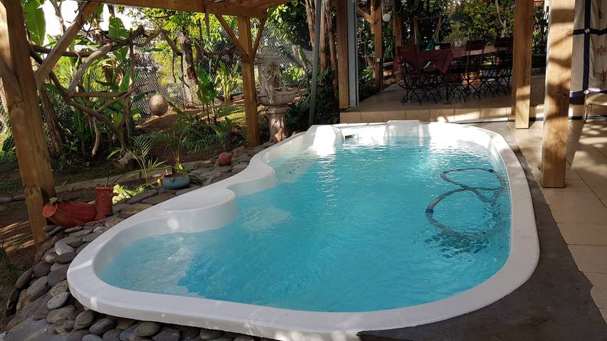 Gîte pour 2 personnes, avec piscine et terrasse dans DOM-TOM - 3