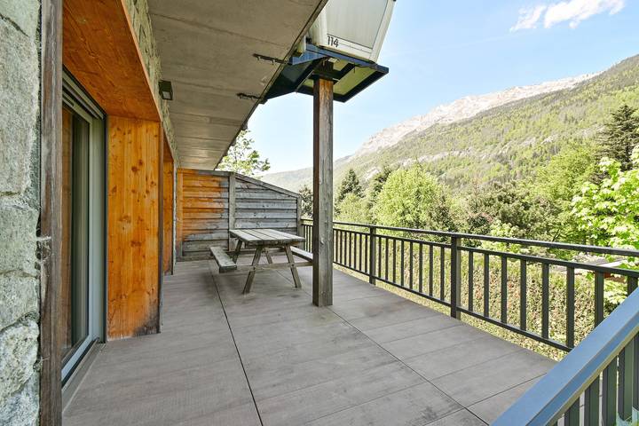 Appartement entier, Appartement Alice dans chalet avec vue sur la montagne et terrasse partagée in Les Villards-sur-Thônes, Région d'Annecy