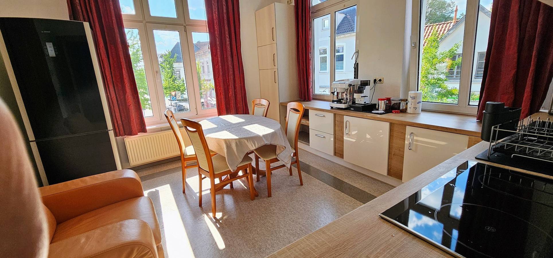 Ganze Wohnung, Apartment '4 Zimmer Nähe Zentrum' mit privater Terrasse, Balkon und Wlan in Oldenburg, Nordseeküste