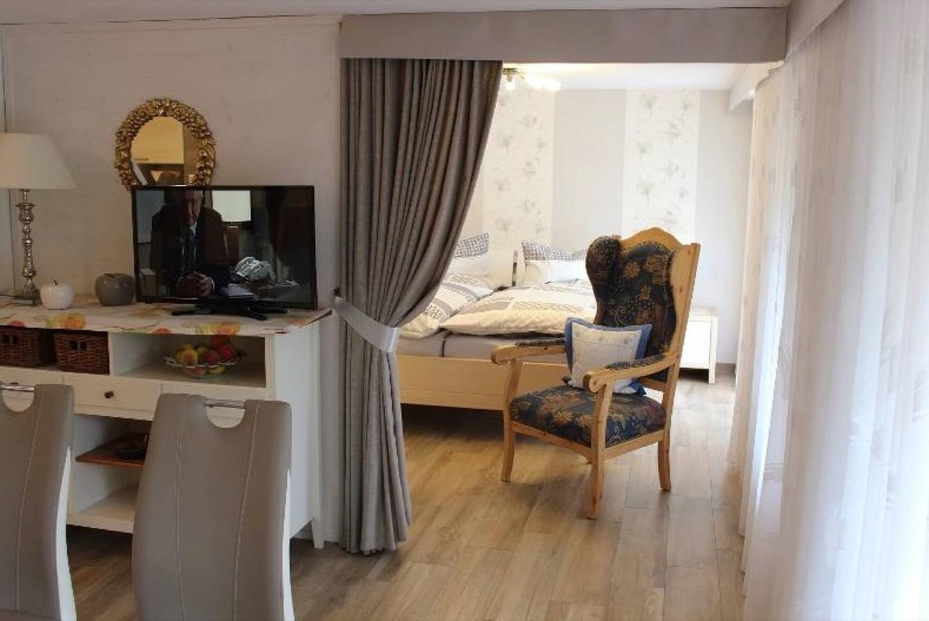 Ganze Wohnung, Ferienwohnung Landidyll mit privater Terrasse, Gemeinschaftsgarten und Wi-Fi in Enzklösterle, Nordschwarzwald