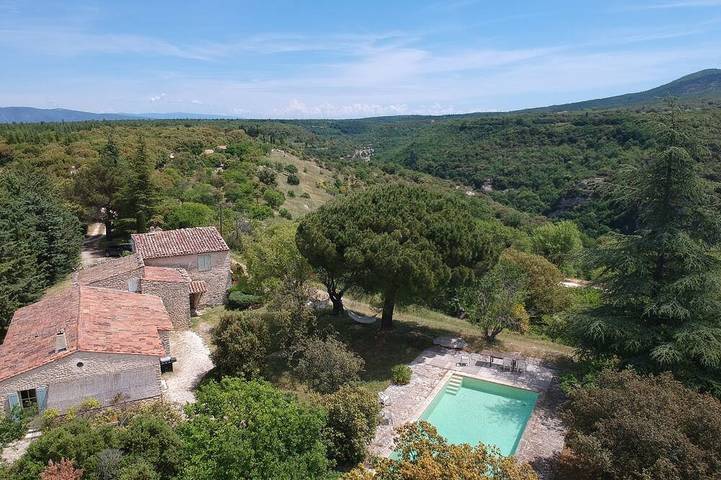 Location de vacances pour 11 personnes, avec Piscine à Buoux