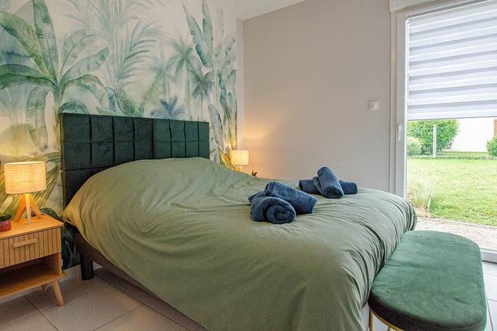 Location de vacances pour 6 personnes, avec Terrasse et Jardin à Bréviandes - 2