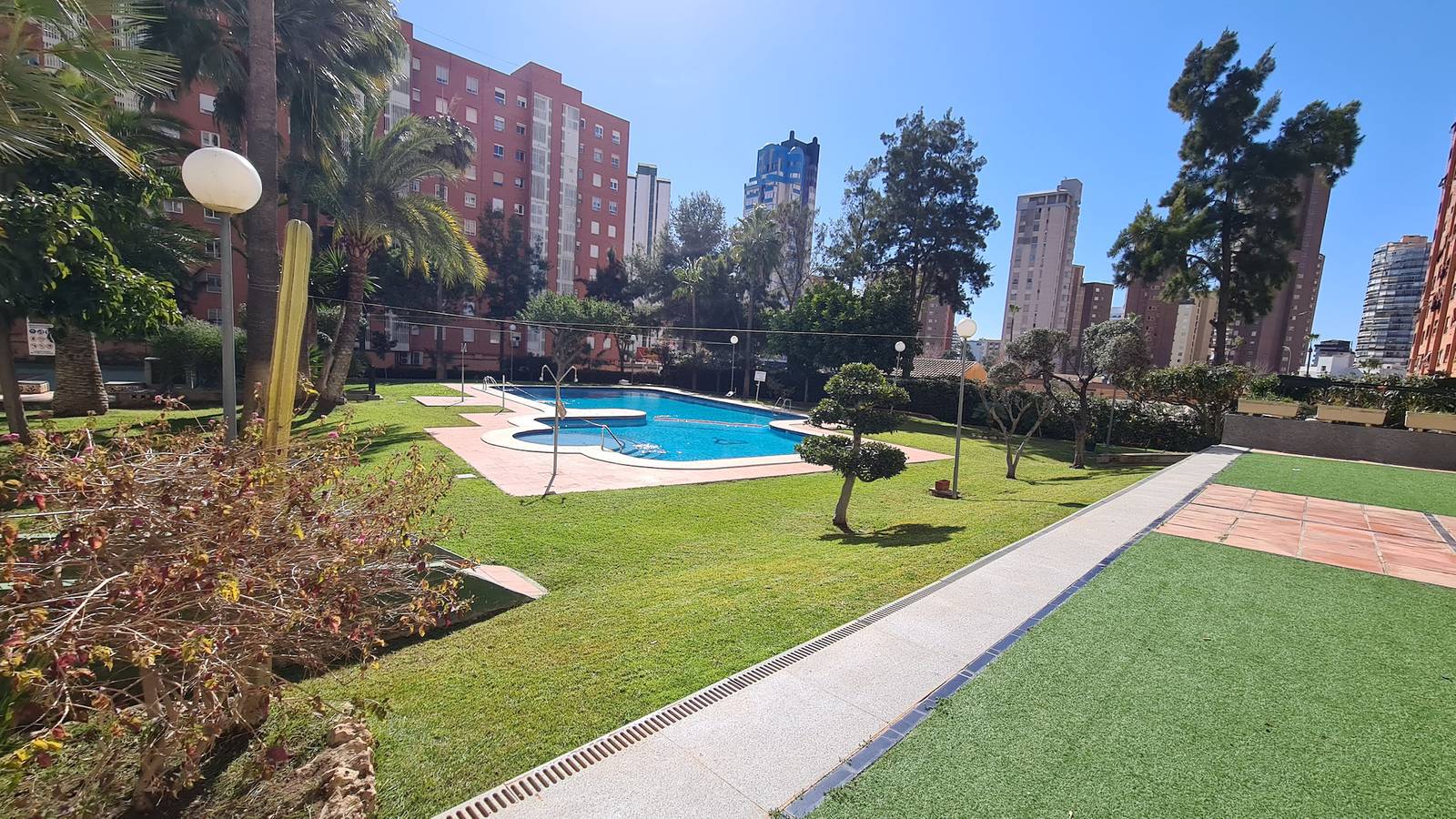 Entire apartment, Holiday apartment for 5 people with garden in Benidorm, Costa Blanca