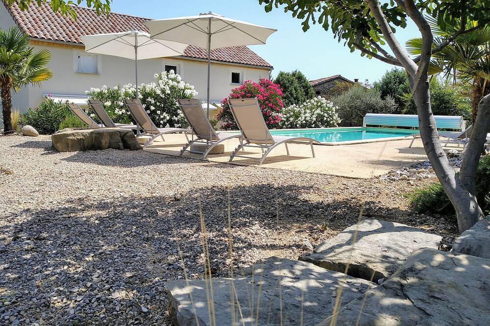 Les Givans, 60m² Ferienhäuser, beheiztes Schwimmbad, Panoramablick in Les Vans, Cevennen