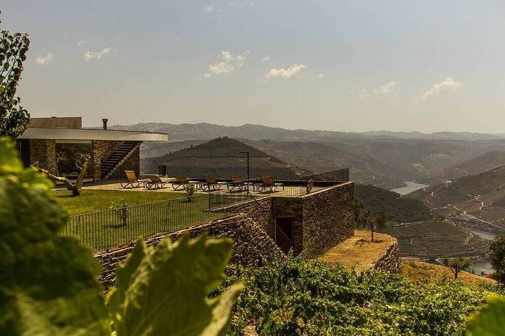 Villa para 12 pessoas, com jardim e sauna e ainda jacuzzi em Pinhão