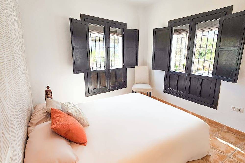 Entire apartment, Pura Vida Piso Tranquilo Terraza Piscina Aparcamiento - Playa 15mn, Centro 2mn in Vélez de Benaudalla, Costa Tropical