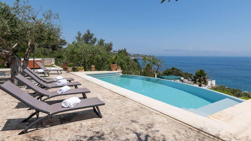 Villa per 8 persone, con giardino e piscina nonché idromassaggio in Castro (Lecce)