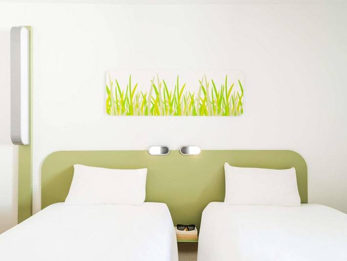 Hôtel pour 4 personnes, avec terrasse et jardin à Roanne - 4