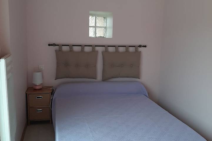 Location de vacances pour 5 personnes, avec terrasse et jardin à Vesseaux - 2