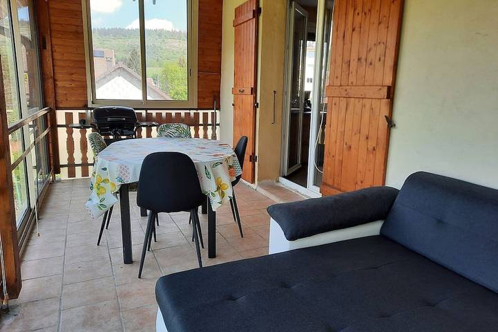 Appartement entier, Gite Perce Neige Haut Jura Calme Et Chaleureux. in Foncine-le-Haut, Parc naturel régional du Haut-Jura