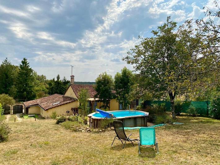 Location de vacances pour 4 personnes, avec piscine ainsi que vue et jardin à Saint-Jory-las-Bloux - 2