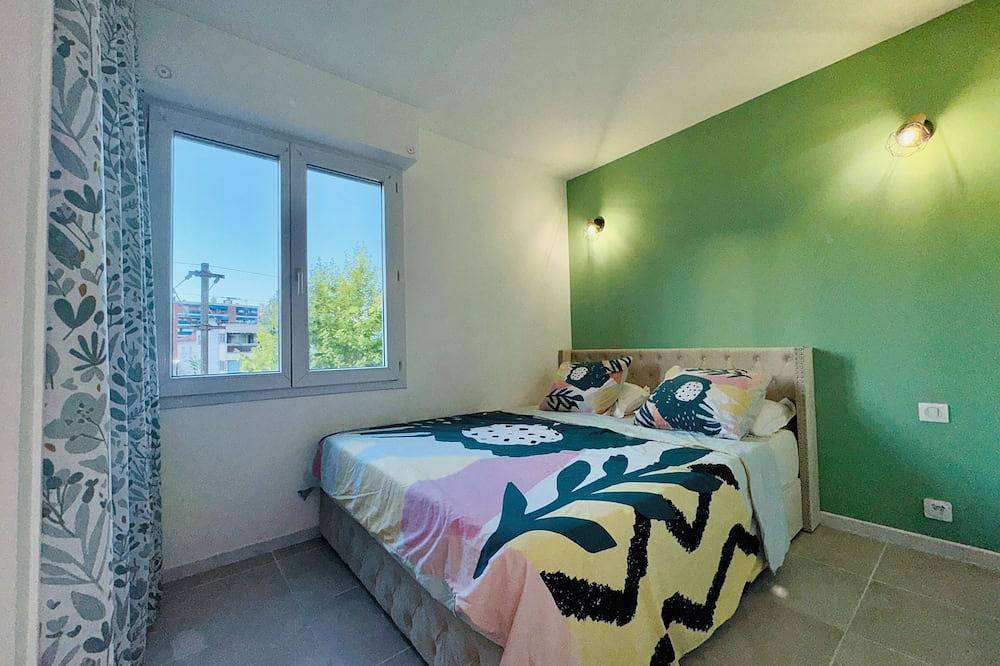 Ganze Wohnung, Golfe-Juan Gem. Serein 2 bedroom apartment with pool and close to the beach in Golfe-Juan, Mittelmeerküste (Frankreich)
