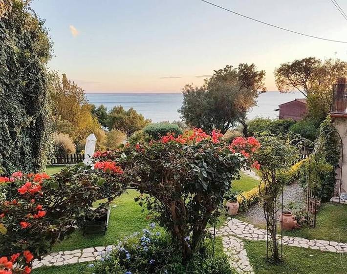 Location de vacances pour 2 personnes, avec Balcon et Terrasse ainsi que Jardin et Vue à Maratea - 3