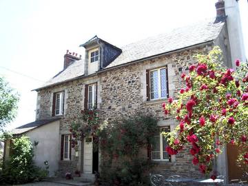 Gîte pour 8 personnes, avec terrasse et jardin à Castelnau-de-Mandailles