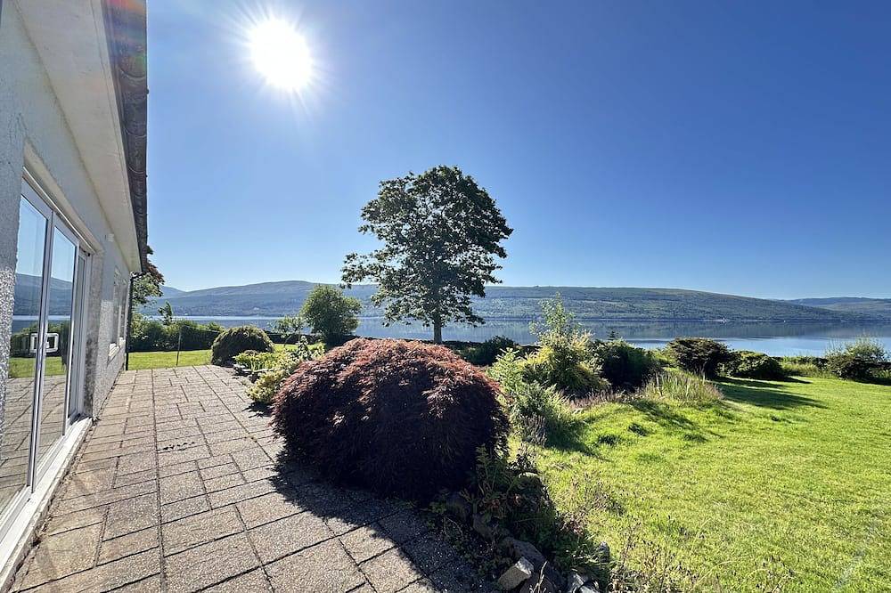 Spacious Sleeps 10 4 Bedroom Cottage in Inveraray, Fantastic Loch Views and Big Garden in Argyll & Bute