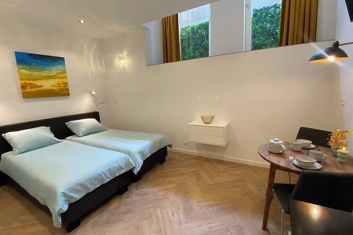 Bella camera nel centro di Amsterdam con totale privacy in Amsterdam Oud-West, Costa Olandese