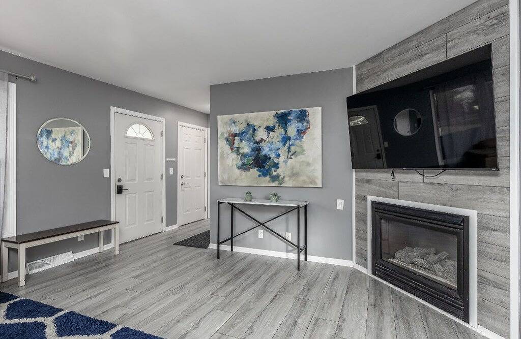 Luxury Chic Villa with Fireplace in Ottawa, LaSalle County