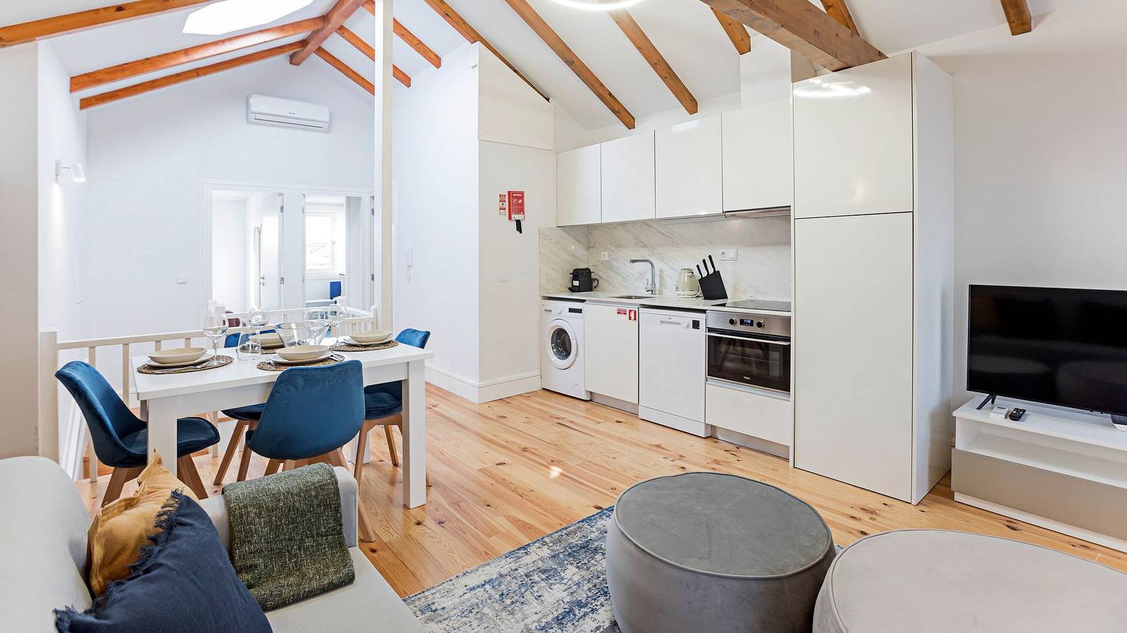 Ganze Wohnung, Modern Cativo Apartment by Lovelystay in Sé (Porto), Porto