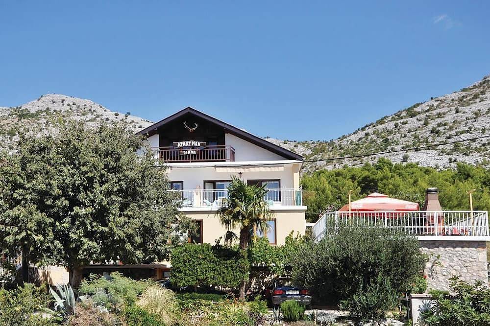 Ganze Wohnung, Nice apartment in Starigrad Paklenica in Starigrad Paklenica, Starigrad