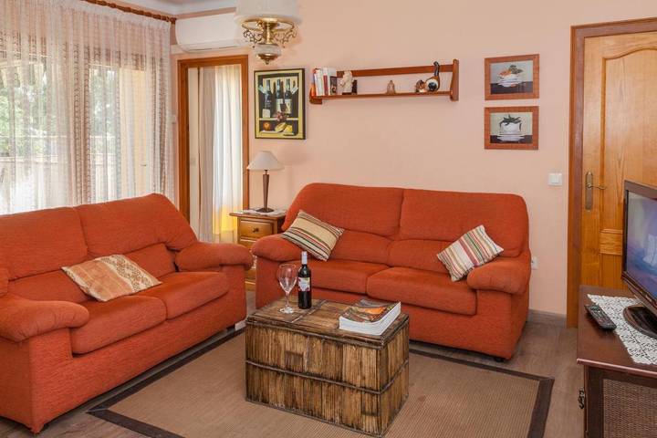 Gîte pour 6 personnes, avec terrasse, animaux acceptés à Garriguella - 3