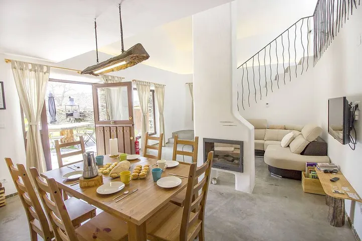 Gîte pour 10 personnes, avec jardin et terrasse, animaux acceptés - 1