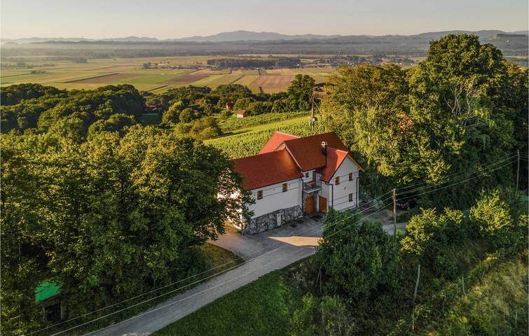 Location de vacances pour 4 personnes, avec Terrasse et Jardin dans Ormož