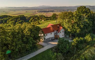 Gîte pour 4 personnes, avec terrasse et jardin dans Ormož