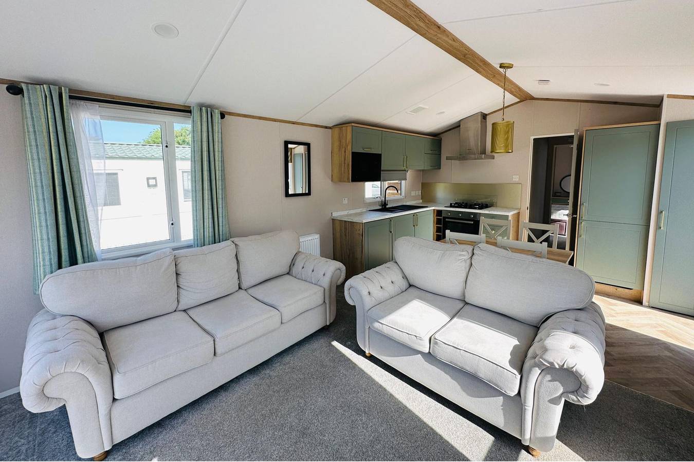 Dog friendly park 5 miles from Bude 2 bed caravan in Bridgerule, Devon