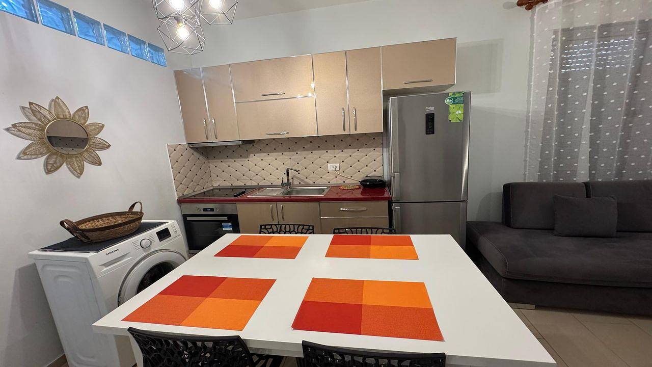 Apartamento vacacional entero, Ferienwohnung für 5 Personen (75 m²) in Bashkia e Vlorës in Vlorë (Ciudad), Vlorë