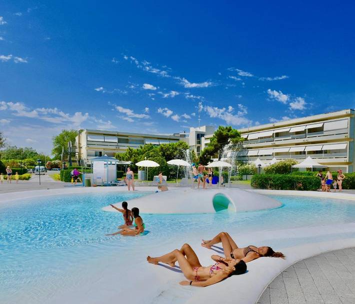 Villaggio vacanza per 2 persone, con Balcone e Giardino nonché Piscina per bambini e Piscina a Chioggia