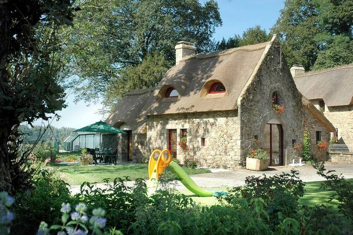 Location de vacances pour 8 personnes, avec piscine à Baud (mesure)